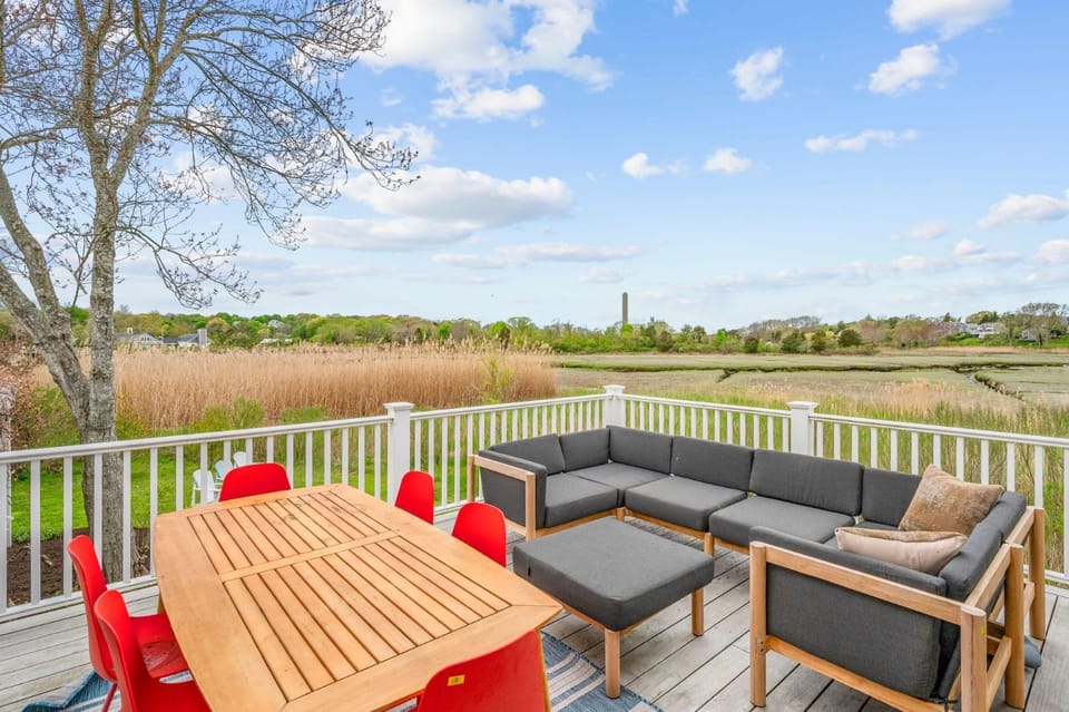 Marshside Cape Escape with Space Views House in Sandwich