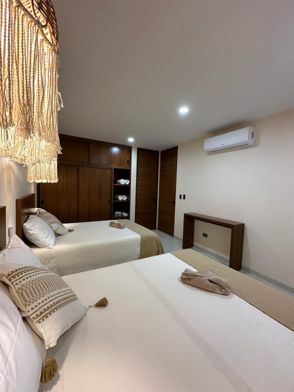 Bedroom, air conditioner