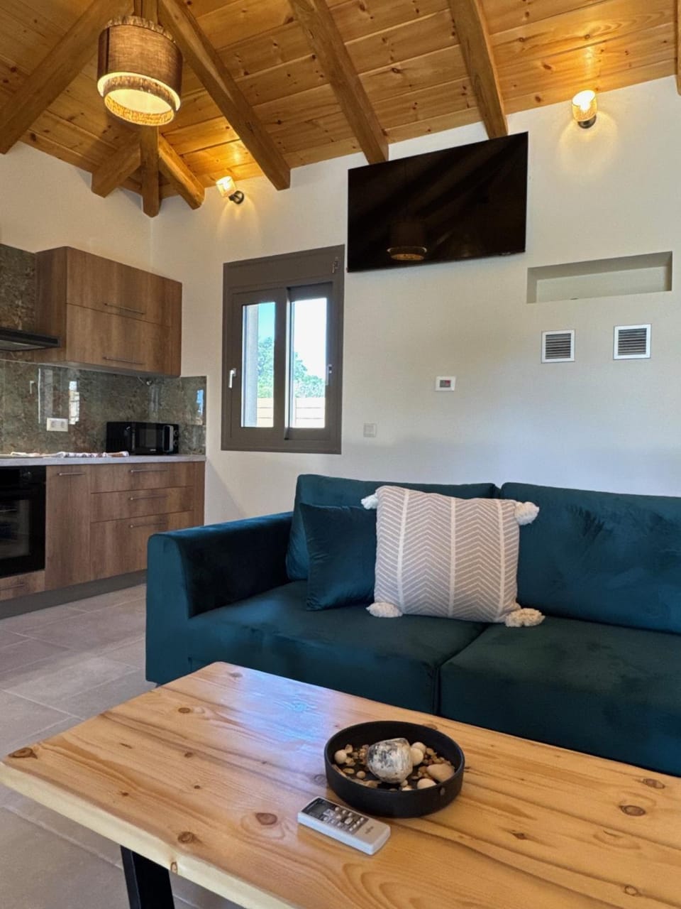 Communal lounge/ TV room, TV and multimedia, Kitchen or kitchenette, Living room, Seating area
