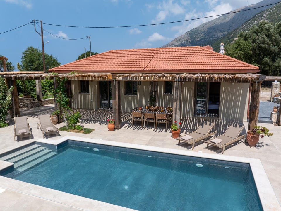Property building, Natural landscape, Mountain view, Pool view, Swimming pool, sunbed