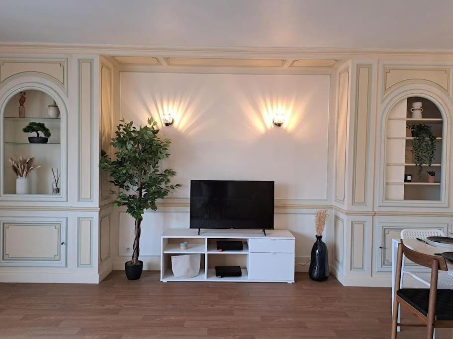 Communal lounge/ TV room, TV and multimedia, Living room, Seating area