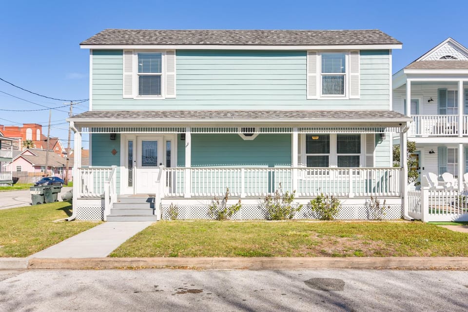 Jimmy Buffet Home w/ Hot Tub & Yard in Galveston! House in Galveston Island