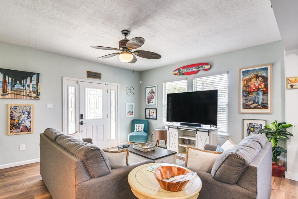 Jimmy Buffet Home w/ Hot Tub & Yard in Galveston! House in Galveston Island