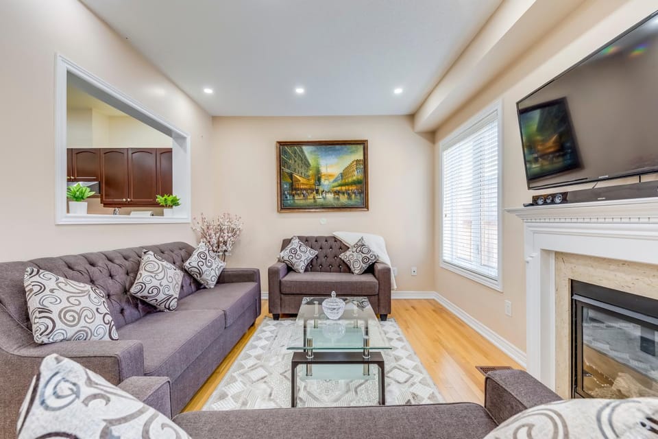 Avid vacation palace in Castlemore , Brampton House in Vaughan