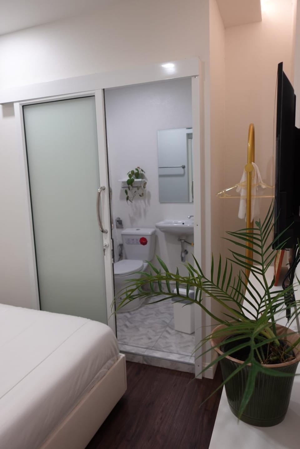 Shower, Bathroom, Bedroom, towels