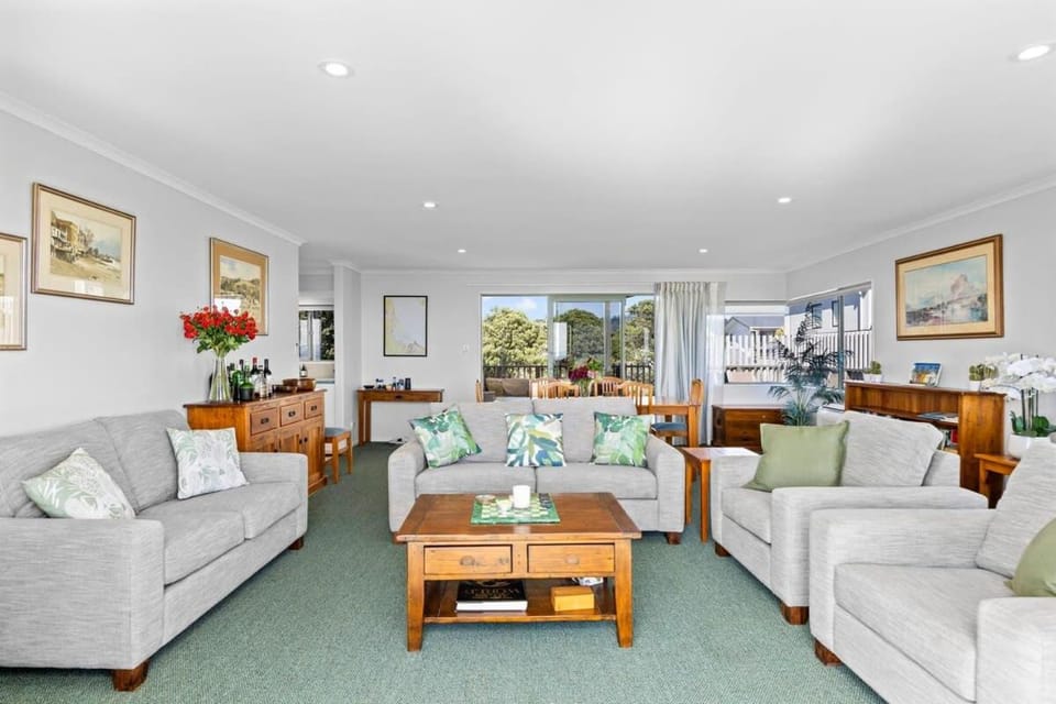 Oceanview on Broadway House in Bay Of Plenty