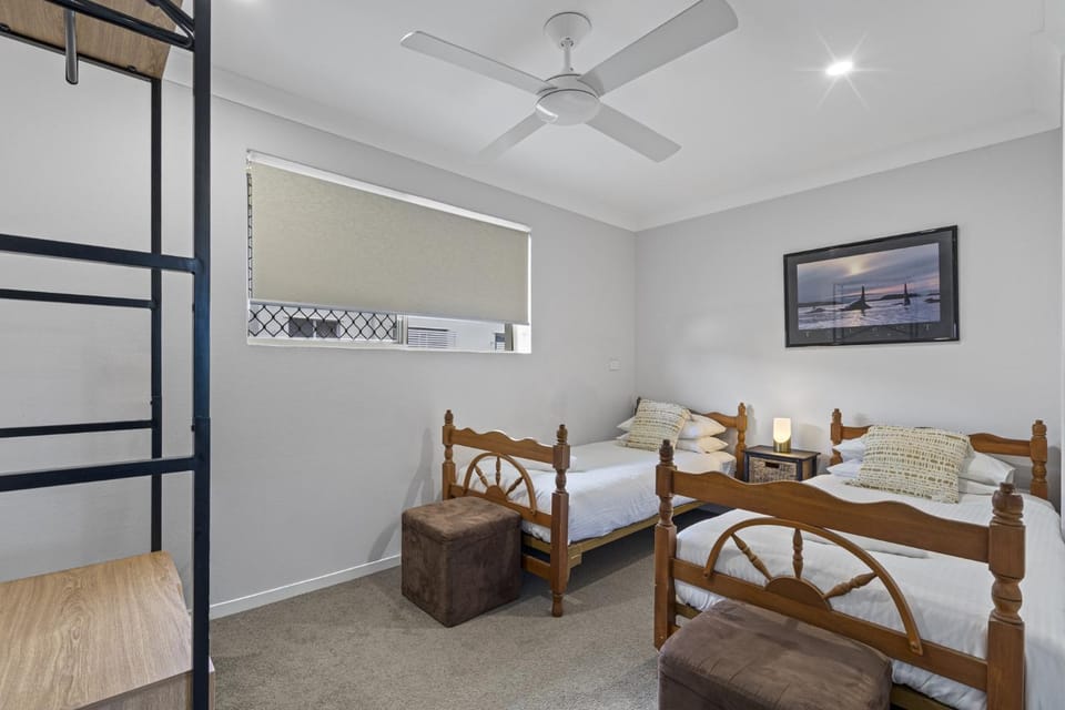 Charming 3-bed Apartment near Local Shops Apartment in Brisbane