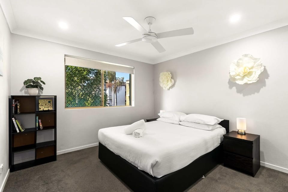 Charming 3-bed Apartment near Local Shops Apartment in Brisbane