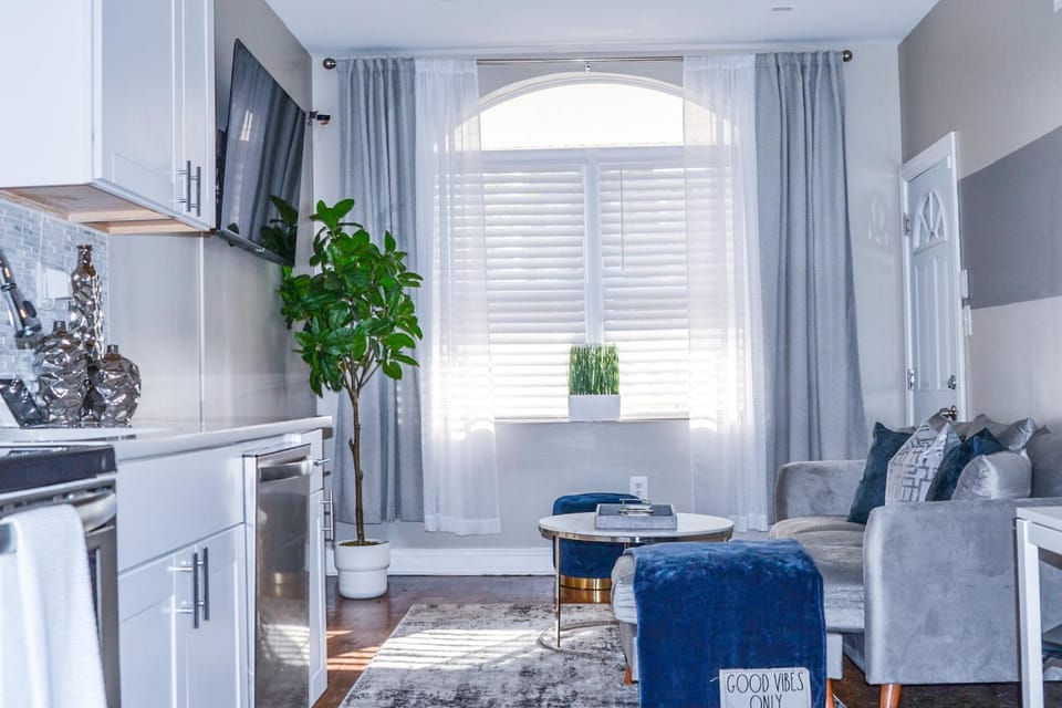 Beautiful Irving two bedroom apartment Apartment in Philadelphia
