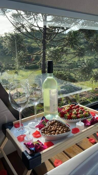 Day, Garden, Food and drinks, Dining area, Food, Garden view, Drinks, Alcoholic drinks