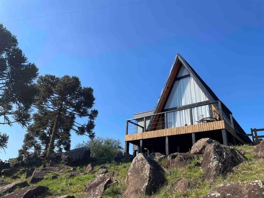 Property building, Spring, Day, Natural landscape, Hot Tub, Bathroom, View (from property/room), View (from property/room), Landmark view, Landmark view, Mountain view, Mountain view