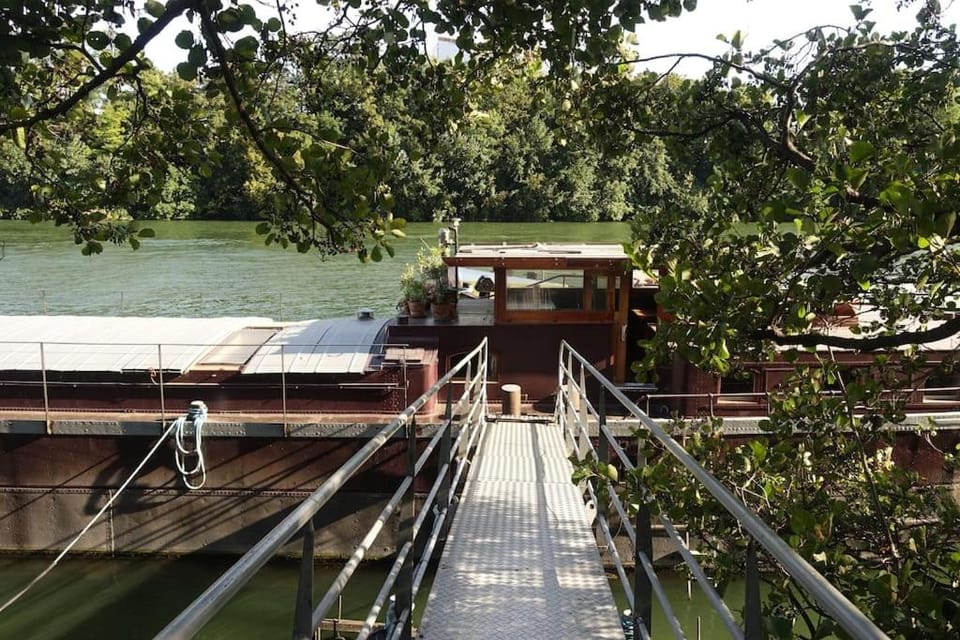 Belle péniche romantique à Paris House in Issy-les-Moulineaux
