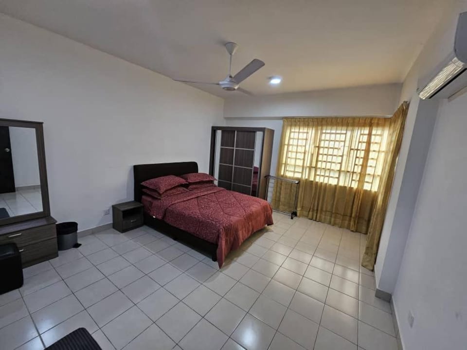 Bed, Photo of the whole room, Bedroom, fireplace, air conditioner