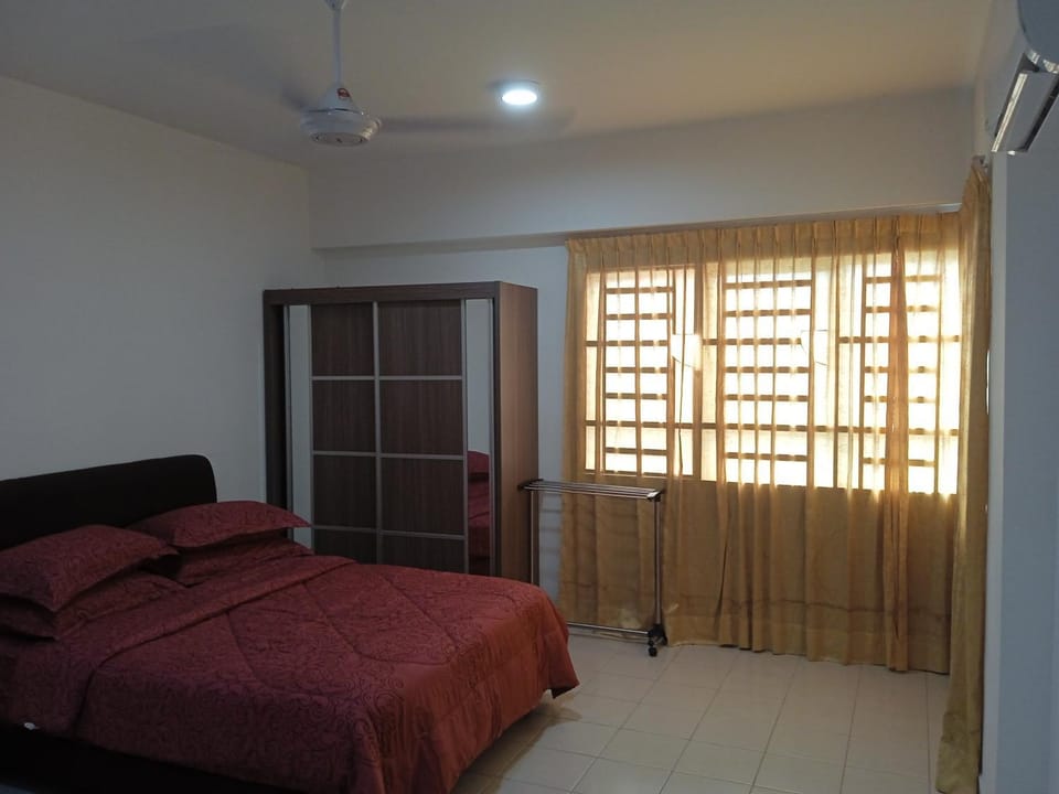 Bed, Photo of the whole room, Bedroom, wardrobe, air conditioner