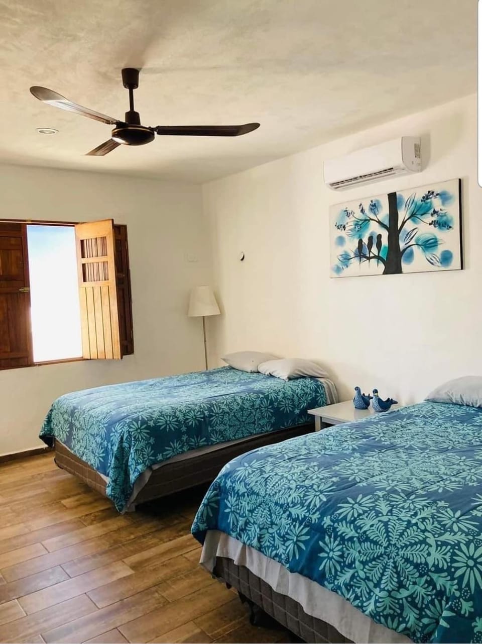 Bed, Photo of the whole room, Bedroom, fireplace, air conditioner