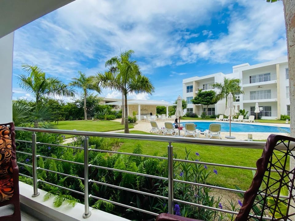 Garden, Garden, Swimming pool