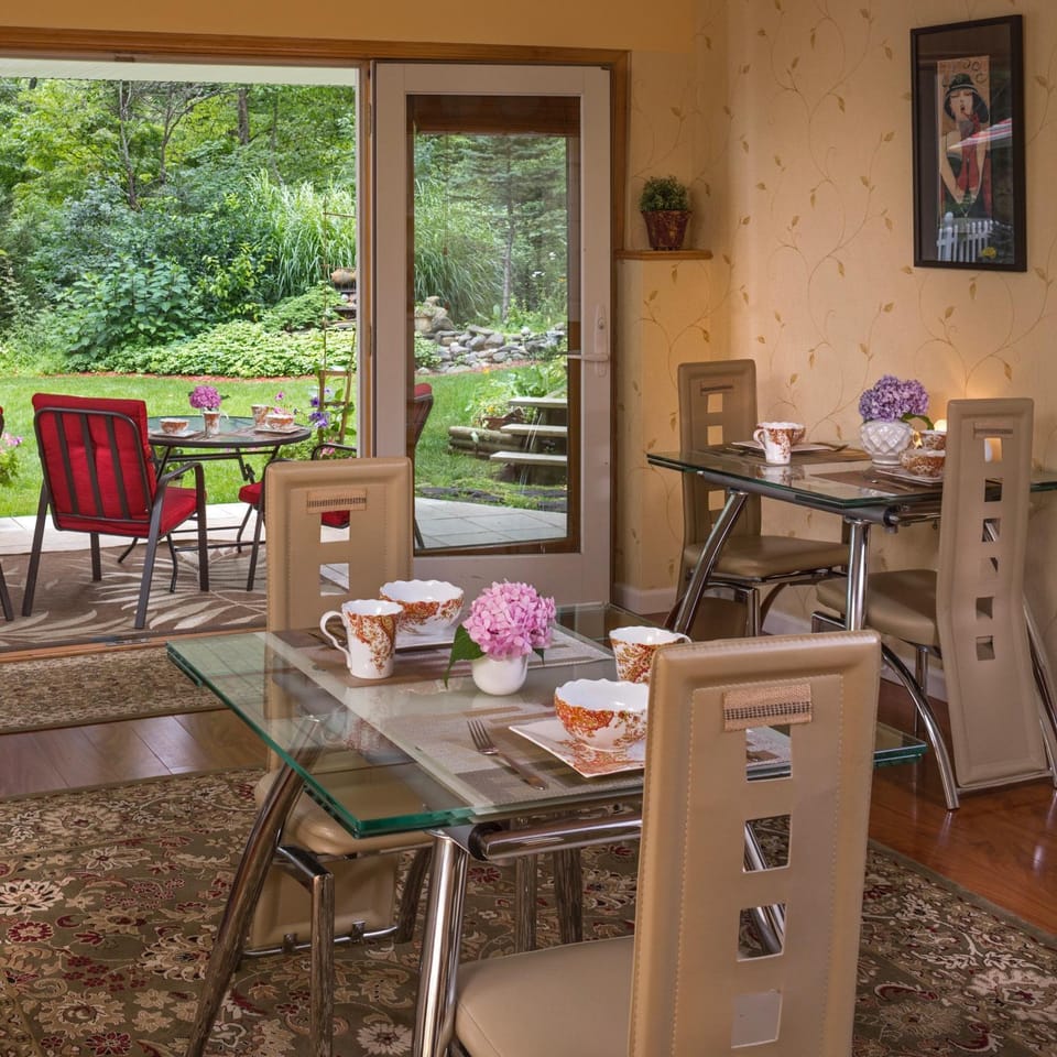 Dining area, Breakfast