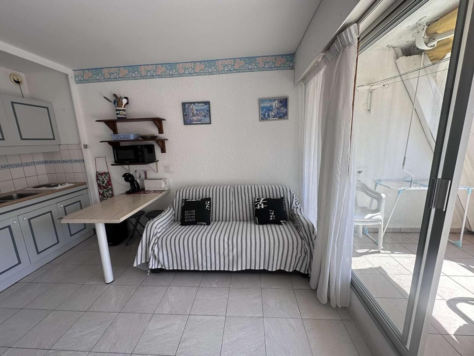 Studio avec Piscine, Terrasse et Parking Privé – Proche Plage, Port Camargue Apartment in Le Grau-du-Roi