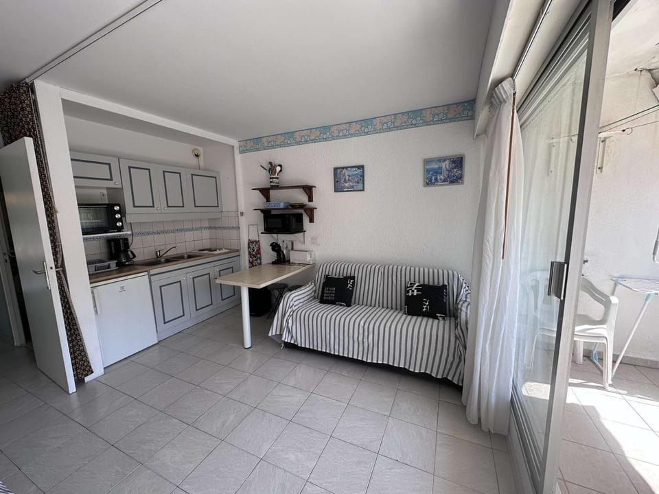 Studio avec Piscine, Terrasse et Parking Privé – Proche Plage, Port Camargue Apartment in Le Grau-du-Roi