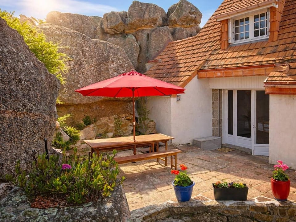 Maison de vacances 3 étoiles avec jardin à Trégastel, proche plage - FR-1-542-62 House in Trégastel
