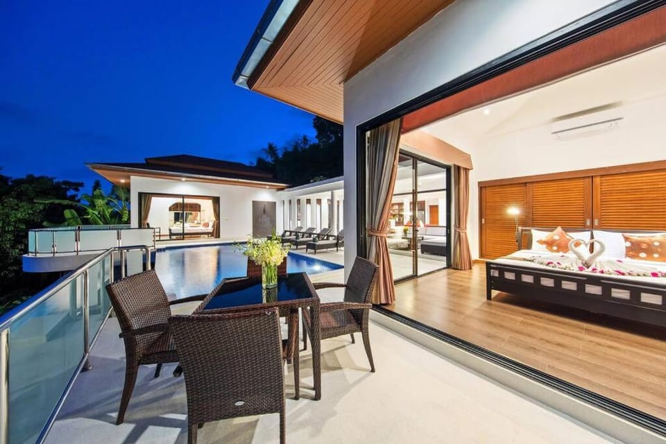 Patio, Night, View (from property/room), Balcony/Terrace, Living room, Seating area, Dining area, Pool view, Swimming pool, sunbed