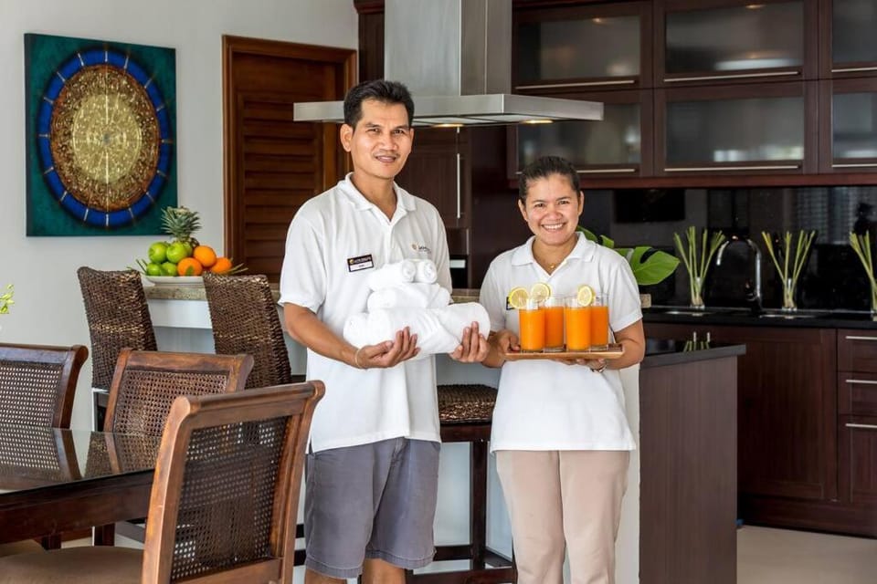 Staff, Restaurant/places to eat, People, Coffee/tea facilities, Food and drinks, Banquet/Function facilities, Food, Guests, Drinks, group of guests