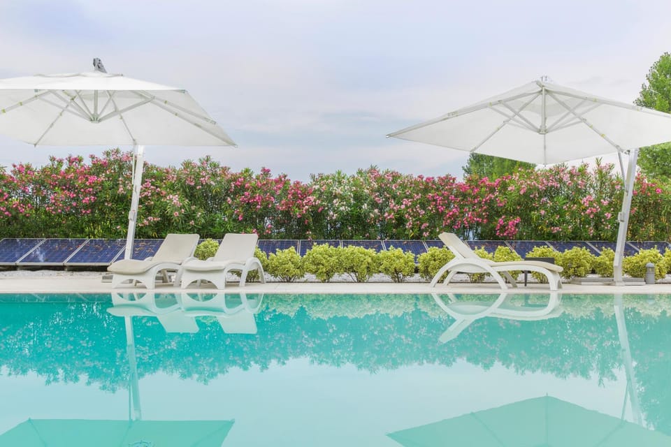 Spring, Swimming pool, Swimming pool