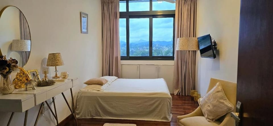 Bedroom, Mountain view, River view
