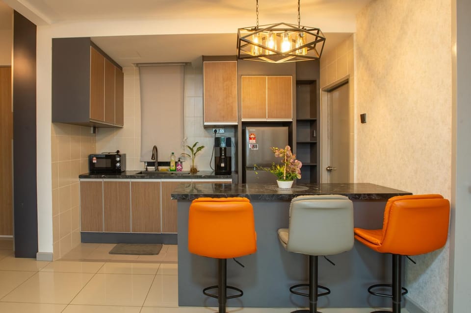 Kitchen or kitchenette, Dining area, oven, toaster