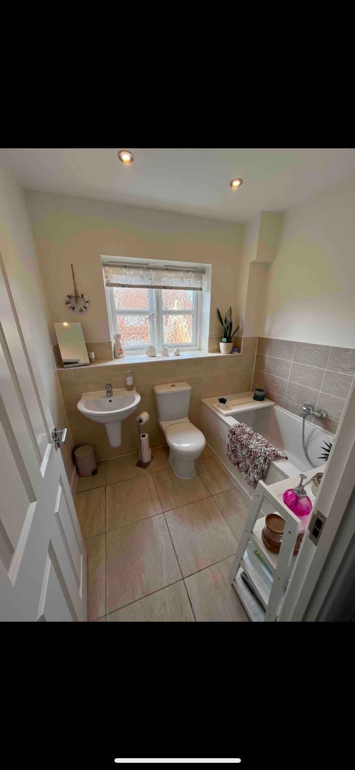 Toilet, Bath, towels