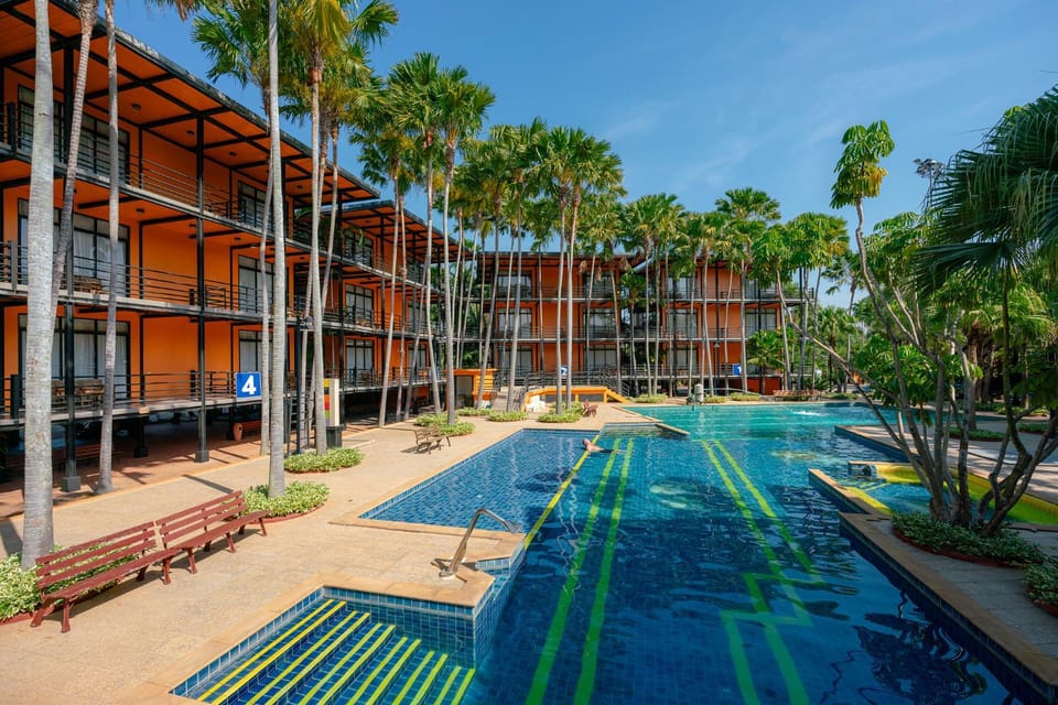 Property building, Day, Pool view, Swimming pool, sunbed