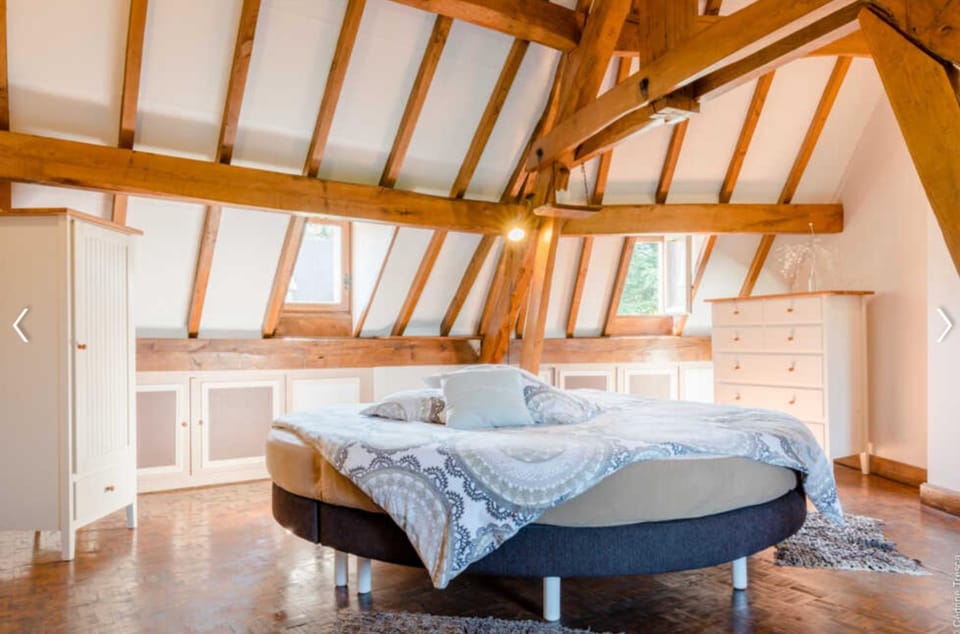 Property building, Living room, Bedroom