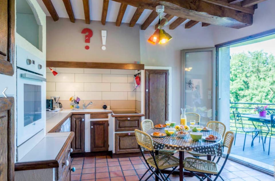 Property building, Kitchen or kitchenette, Living room
