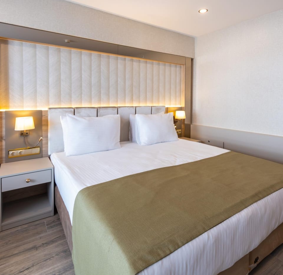 TV and multimedia, Photo of the whole room, Bedroom