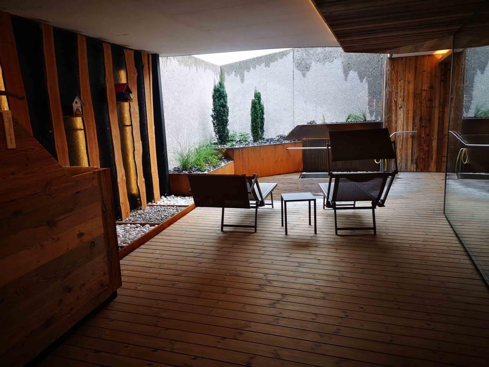 Patio, Garden, Sauna, Spa and wellness centre/facilities, Decorative detail, Seating area, sunbed