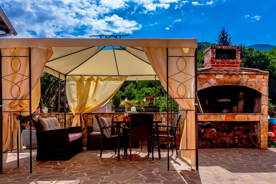 Patio, BBQ facilities