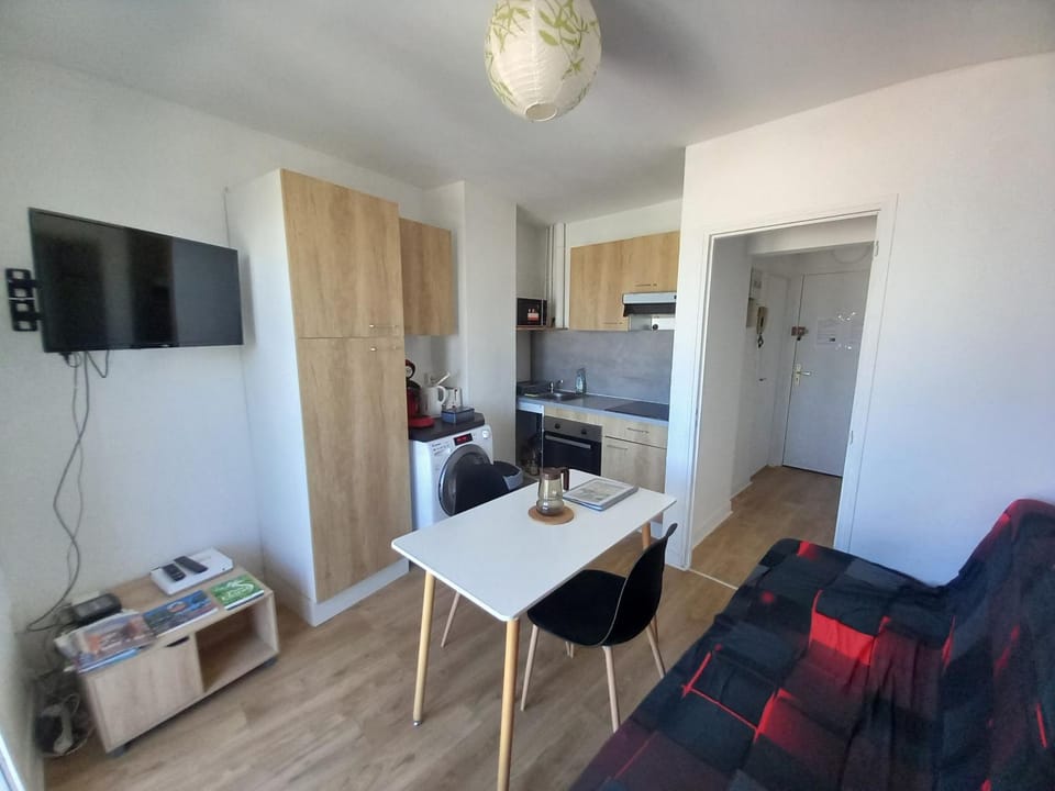 TV and multimedia, Kitchen or kitchenette, Living room