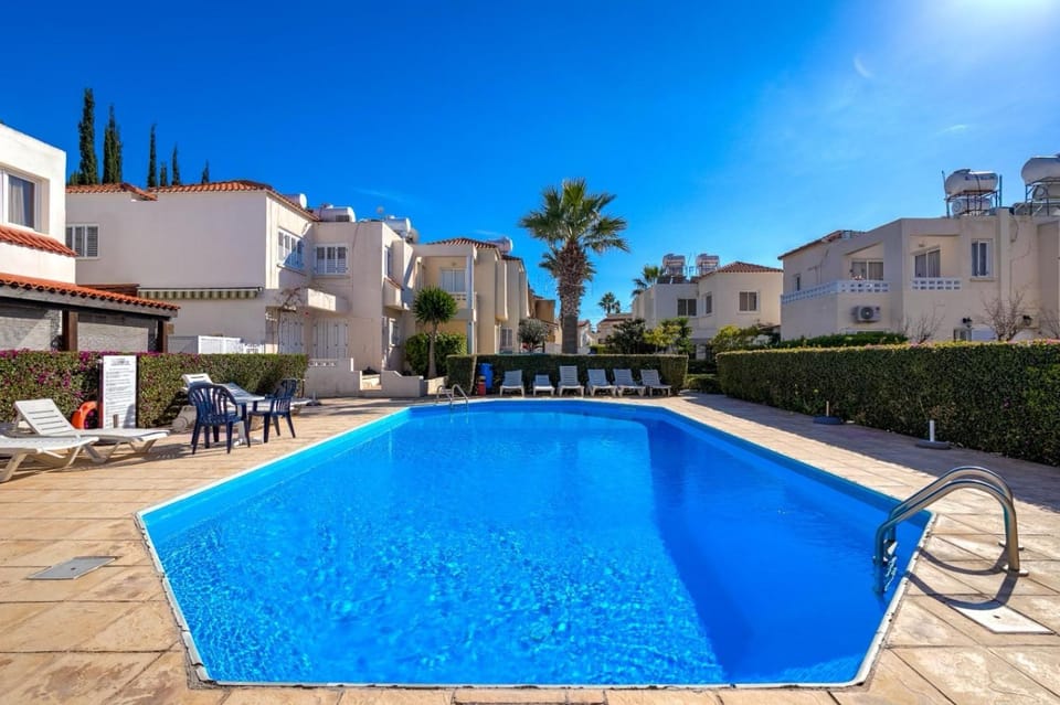 Pool view, Swimming pool, sunbed