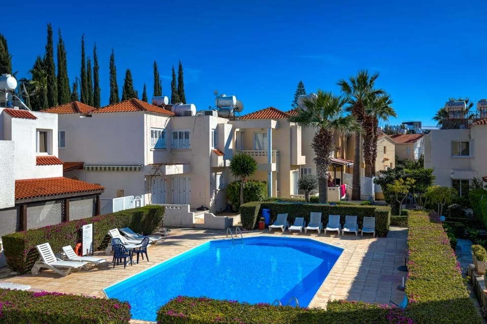 Pool view, Swimming pool, sunbed