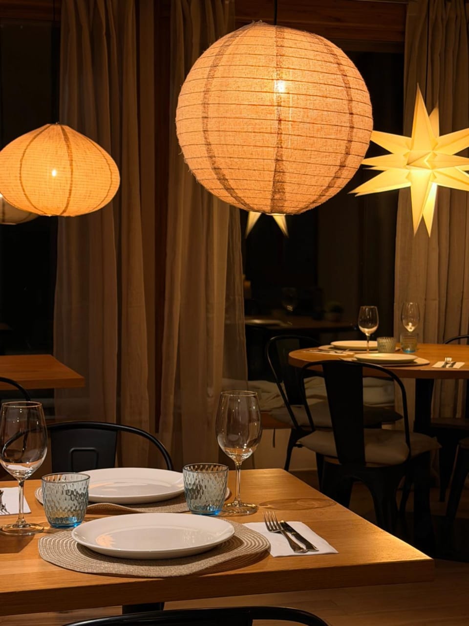 Restaurant/places to eat, Food and drinks