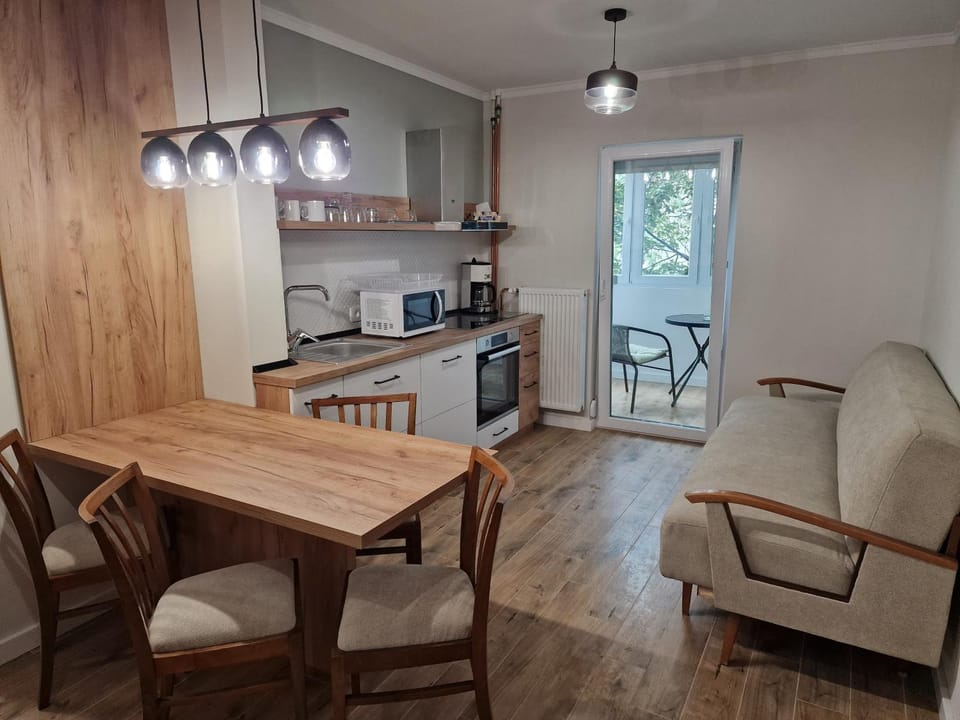 Coffee/tea facilities, Living room, Seating area, Dining area, microwave, oven, stove, stove, kitchen