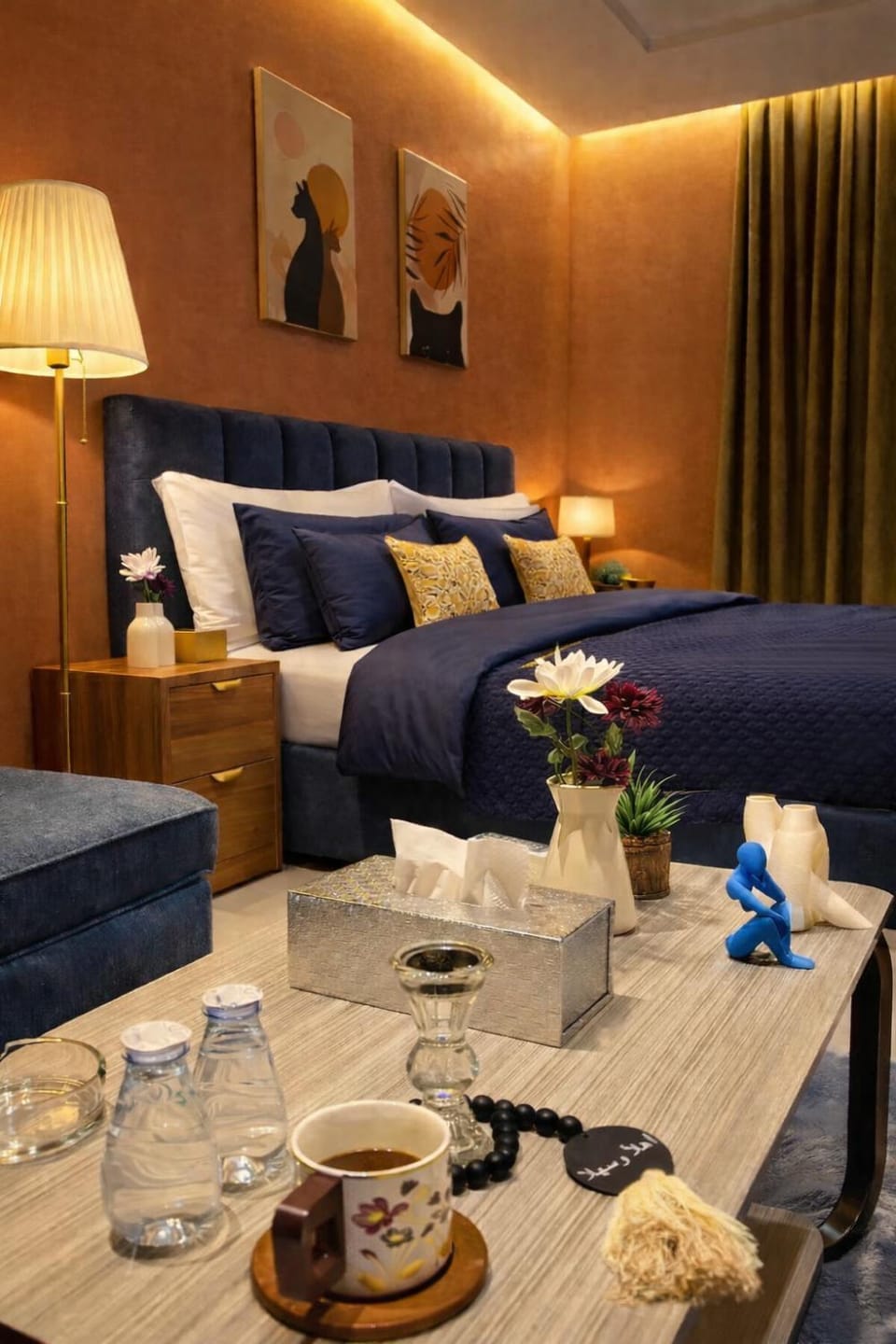 Bed, Living room, Photo of the whole room, Seating area, Bedroom