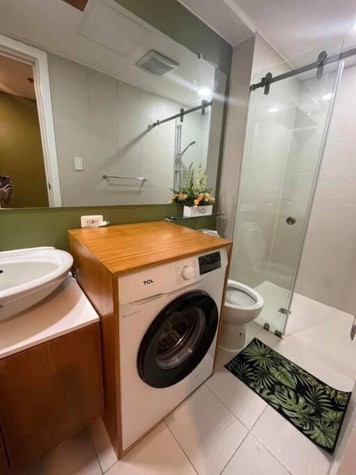 Shower, Toilet, Bathroom, washing machine