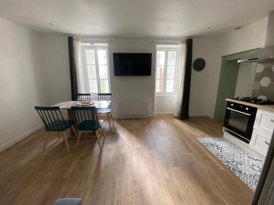 TV and multimedia, Dining area