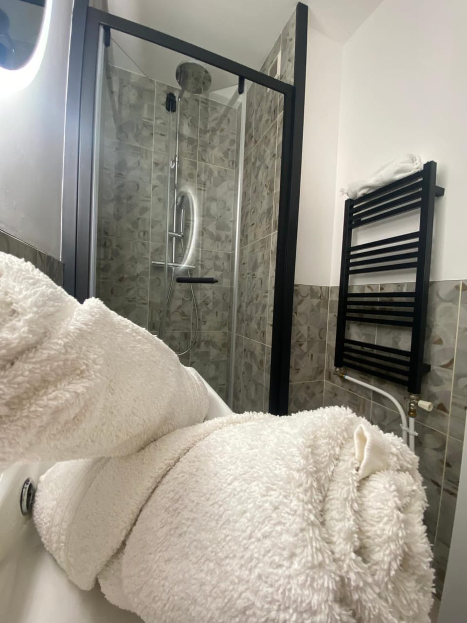 Shower, Bathroom, towels