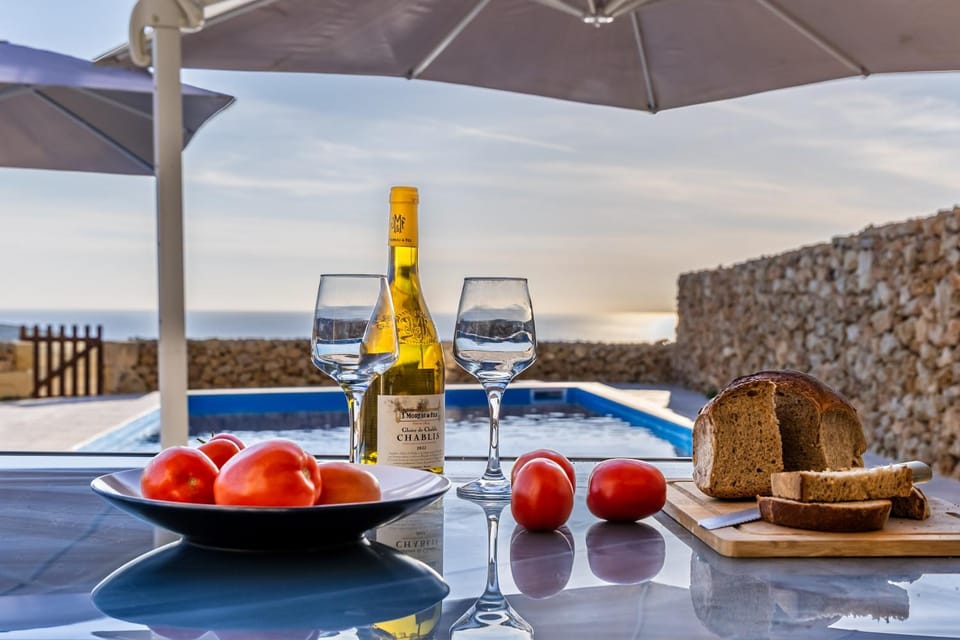 Dwejra Peak Apartment with Private Pool House in Malta
