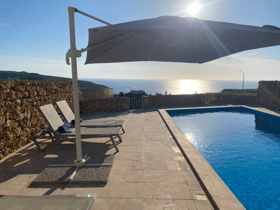 Dwejra Peak Apartment with Private Pool House in Malta