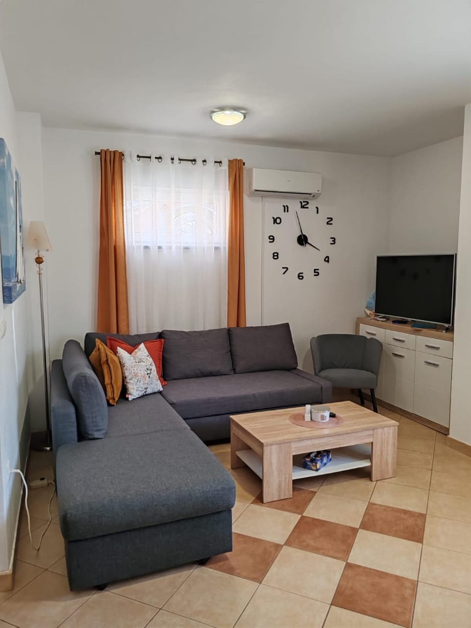 Communal lounge/ TV room, Living room