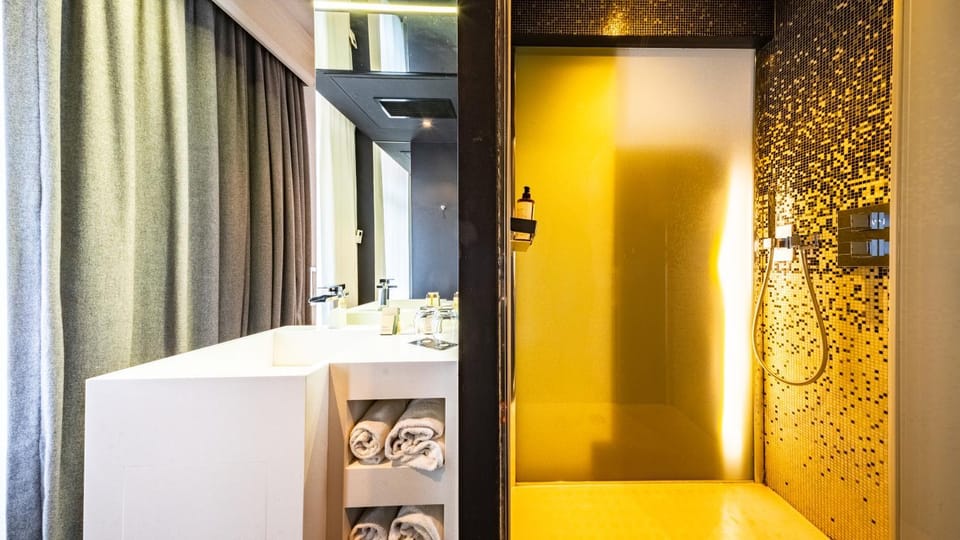 Shower, Shower, Bathroom, Bathroom