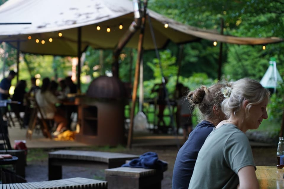 Property building, Restaurant/places to eat, BBQ facilities, Food and drinks, Guests